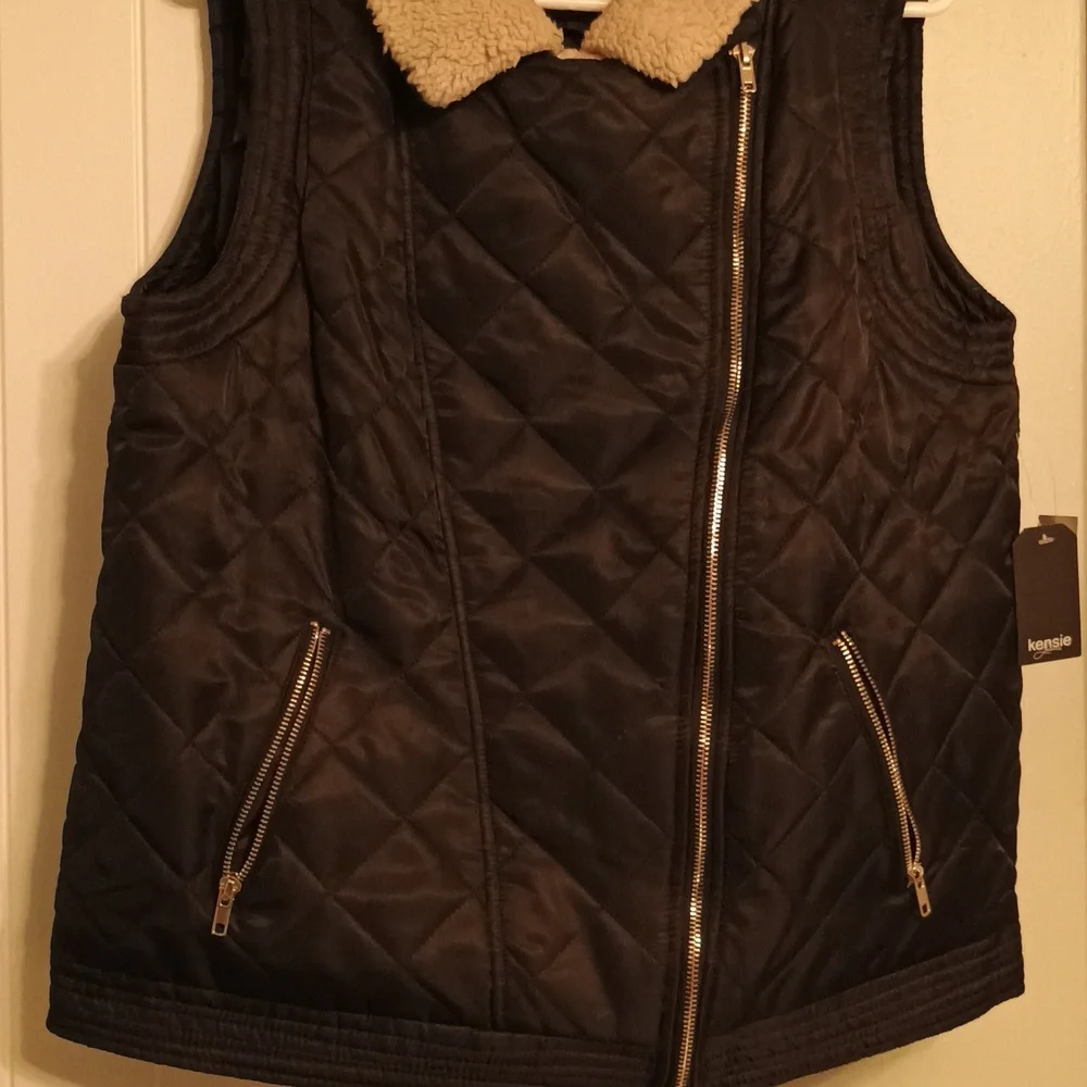 NWT Woman's Large Kensie Jeans Black Quilted Vest with Tan Faux Fur, Gold Zipper